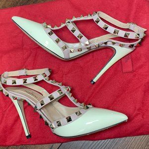 Valentino Garavani Rockstud Caged Pump in Ivory Patent &  Beige Leather